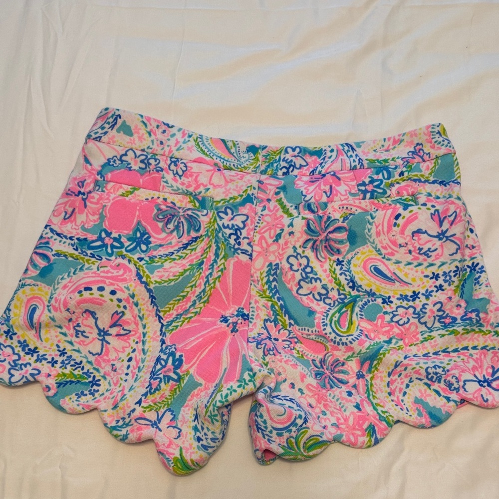 Lilly Pulitzer Pink and Blue Floral Scalloped Hem Shorts SZ 4 - Picture 7 of 8
